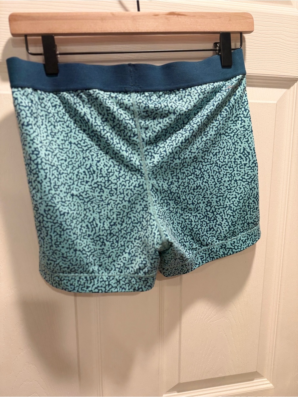 Nike Pro Women’s Compression Shorts Size L Blue Teal Print Athletic Gym - Picture 10 of 12